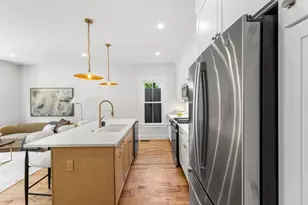 14 Harbor View St, Boston, MA 02125 - Photo 8