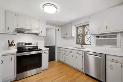 31 Day Circle, Woburn, MA 01801 - Photo 2