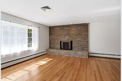 80 Lynnwood Dr, Longmeadow, MA 01106 - Photo 10