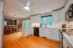 7 Magnolia Dr, Ayer, MA 01432 - Photo 4