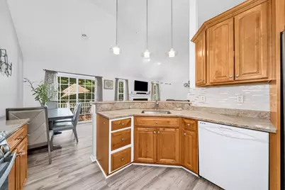 822 Methuen St #822, Dracut, MA 01826 - Photo 8