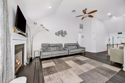 822 Methuen St #822, Dracut, MA 01826 - Photo 4