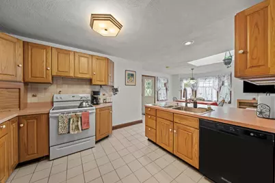 52 Wyman St, Woburn, MA 01801 - Photo 8