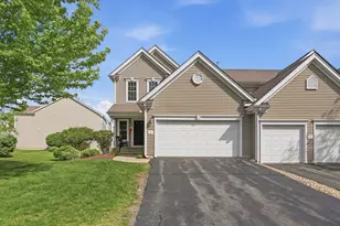 17 Tulip Cir, Grafton, MA 01560 - Photo 2