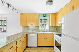 804 Putnam Ave, Barnstable, MA 02635 - Photo 6