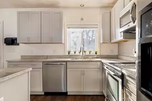 132 Dolphin Ave, Revere, MA 02151 - Photo 4
