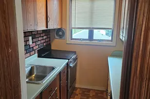 70 Warburton St, Fall River, MA 02720 - Photo 12