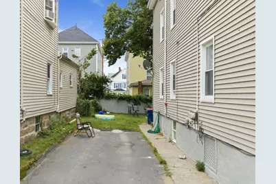 17 Salisbury St, New Bedford, MA 02744 - Photo 6