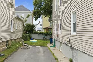 17 Salisbury St, New Bedford, MA 02744 - Photo 6