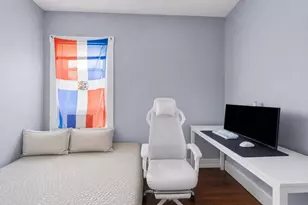17 Salisbury St, New Bedford, MA 02744 - Photo 14