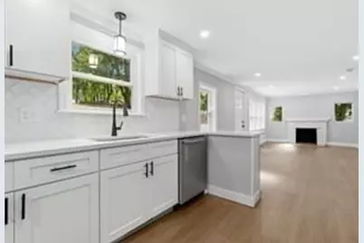 9 Walden Pond Ave, Saugus, MA 01906 - Photo 8
