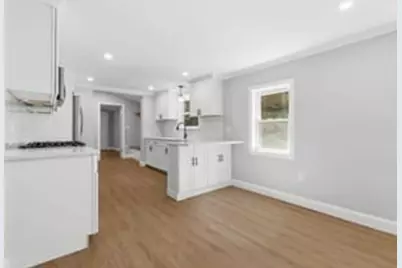 9 Walden Pond Ave, Saugus, MA 01906 - Photo 10