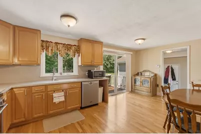 38 Montaup Ave, Dracut, MA 01826 - Photo 6