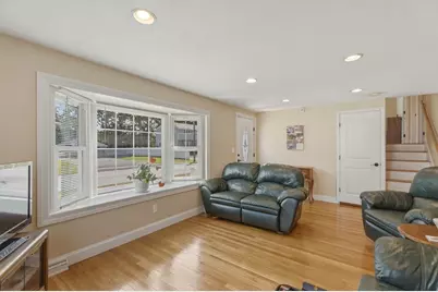 38 Montaup Ave, Dracut, MA 01826 - Photo 10