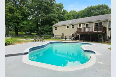 8 Woodridge Ln, Ashland, MA 01721 - Photo 4