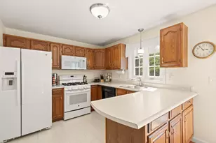 27 E Brookfield Dr, Groton, MA 01450 - Photo 10
