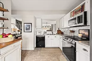 1316 Carriage Ln, Taunton, MA 02780 - Photo 6