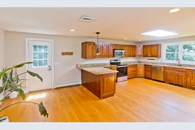 37 Cooper Rd, Northbridge, MA 01534 - Photo 6