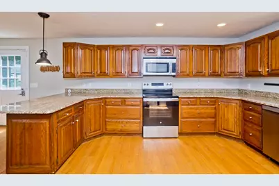 37 Cooper Rd, Northbridge, MA 01534 - Photo 8