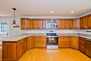 37 Cooper Rd, Northbridge, MA 01534 - Photo 8