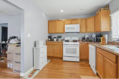22 Sachem St, Fall River, MA 02724 - Photo 8