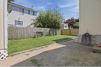 22 Sachem St, Fall River, MA 02724 - Photo 6