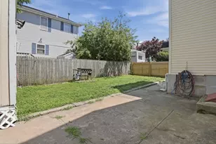 22 Sachem St, Fall River, MA 02724 - Photo 6