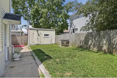 22 Sachem St, Fall River, MA 02724 - Photo 4
