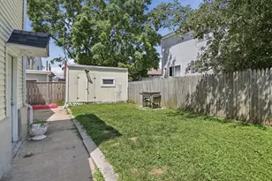 22 Sachem St, Fall River, MA 02724 - Photo 4