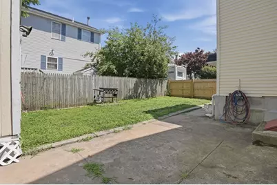 22 Sachem St, Fall River, MA 02724 - Photo 6