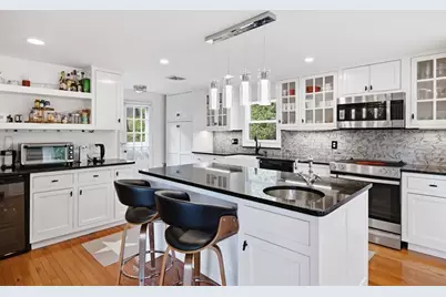 105 Hillside Dr, Barnstable, MA 02632 - Photo 2