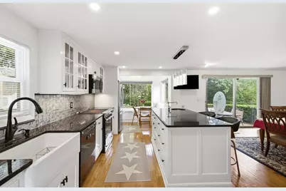 105 Hillside Dr, Barnstable, MA 02632 - Photo 4