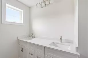 9 Jasmine Wy, Bridgewater, MA 02324 - Photo 12
