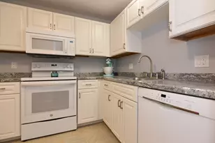 14 Bourbon St, Peabody, MA 01960 - Photo 10