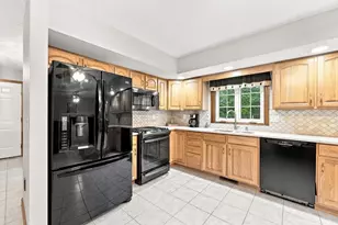 46 Jessica Pl, Agawam, MA 01030 - Photo 8
