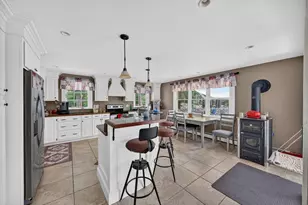 112 Spruce St, Middleborough, MA 02346 - Photo 2