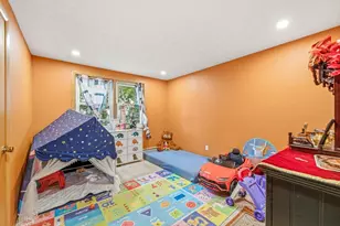 5 Hull Dr, Saugus, MA 01906 - Photo 12