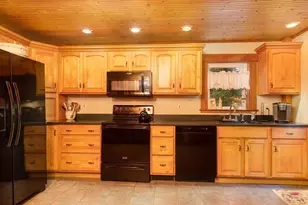 27 Elm St, Leominster, MA 01453 - Photo 6