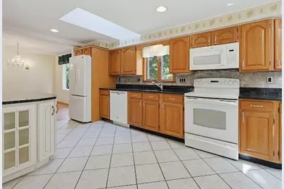 374 Plain St, Stoughton, MA 02072 - Photo 8
