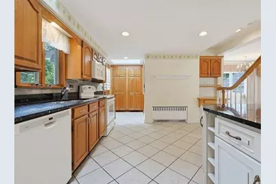 374 Plain St, Stoughton, MA 02072 - Photo 10