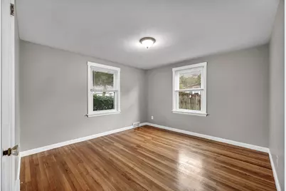 118 Pilgrim Rd, Springfield, MA 01118 - Photo 8