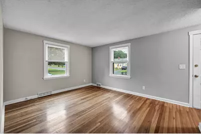 118 Pilgrim Rd, Springfield, MA 01118 - Photo 4