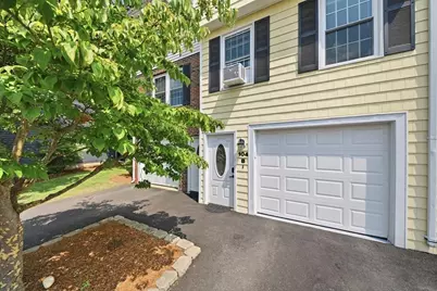 104 Roper St #B, Lowell, MA 01852 - Photo 2
