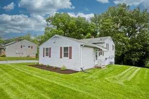 89 Garvey Dr, Springfield, MA 01109 - Photo 2