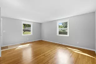 300 Newhouse St, Springfield, MA 01118 - Photo 6