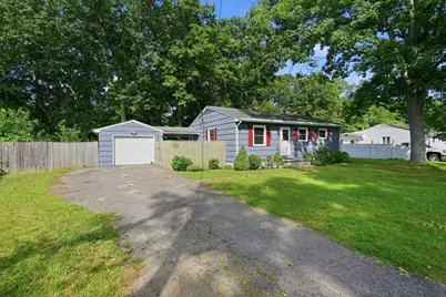 300 Newhouse St, Springfield, MA 01118 - Photo 24