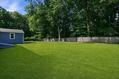 300 Newhouse St, Springfield, MA 01118 - Photo 22