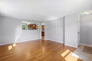 300 Newhouse St, Springfield, MA 01118 - Photo 4