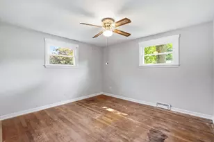 300 Newhouse St, Springfield, MA 01118 - Photo 12