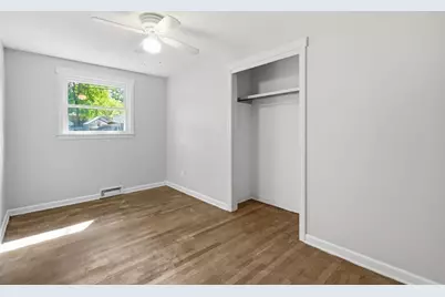 300 Newhouse St, Springfield, MA 01118 - Photo 18